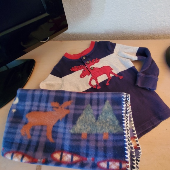 OshKosh B'gosh Other - OSHKOSH Kids Long Sleeve Pullover Sweater & Coordinating  Nap Blanket 24 Months